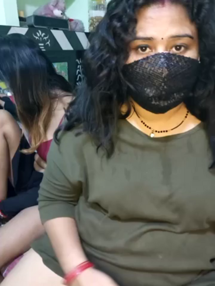 Indian_hotmilfs