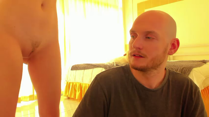 Liv_coy