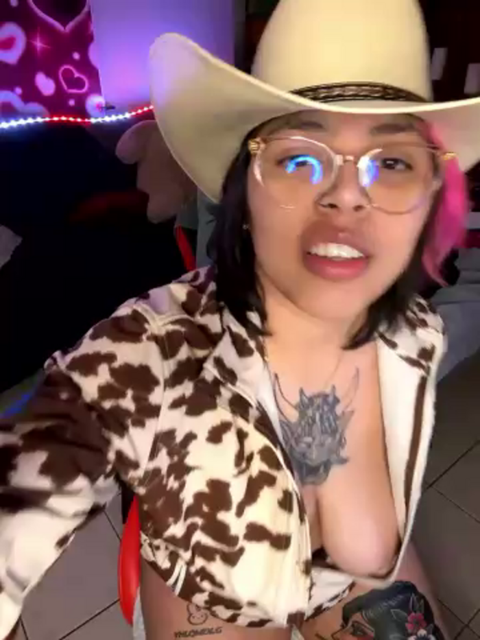 miacanela_xo