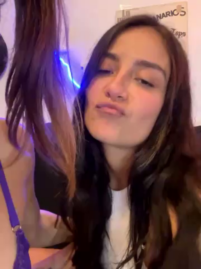 Emma_and_Aly