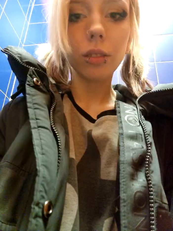 _Alice77