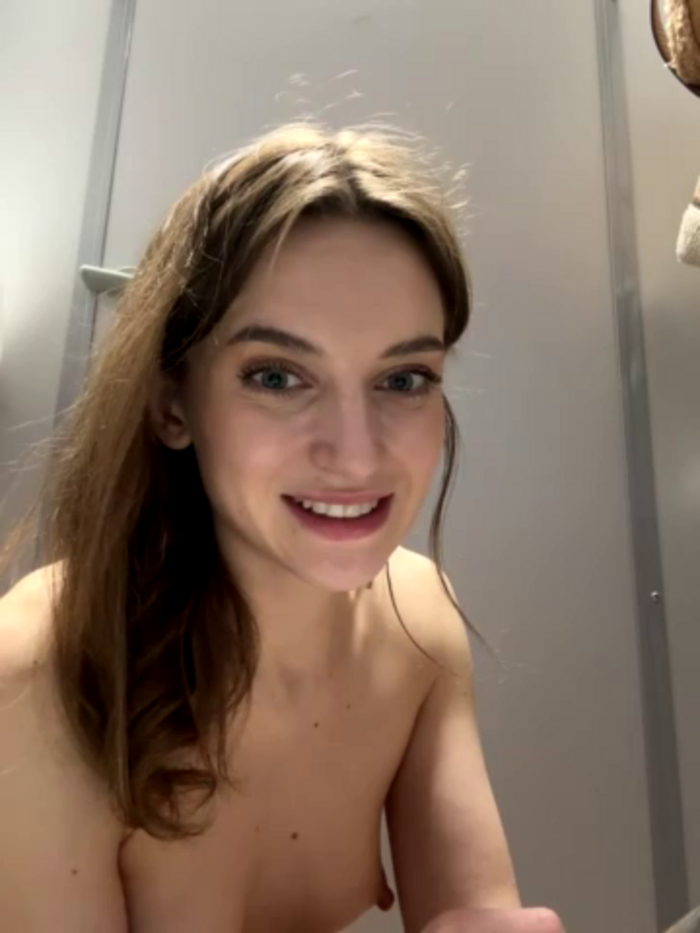 -AngelAri-
