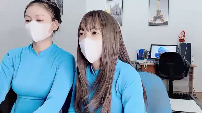 Mono-Stewardesss