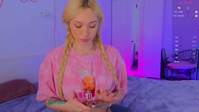 WOW-PeaCH-Girl