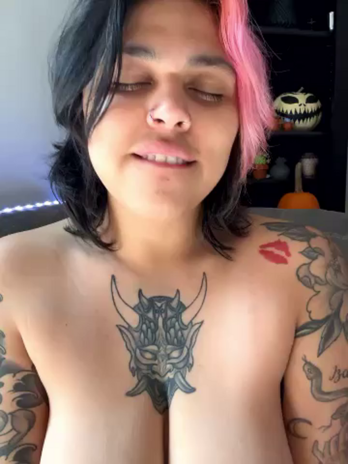miacanela_xo