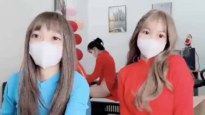 Mono-Stewardesss