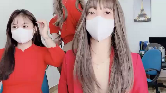 Mono-Stewardesss