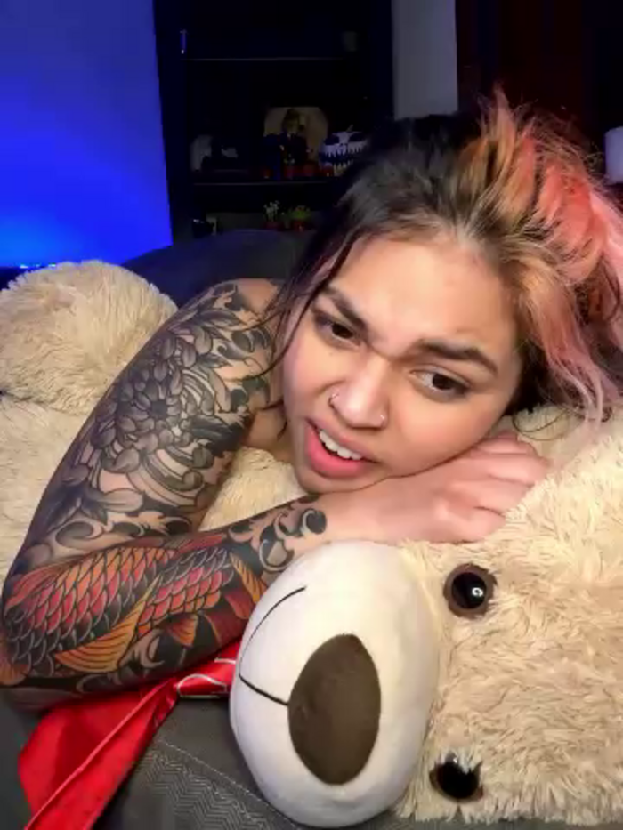 miacanela_xo