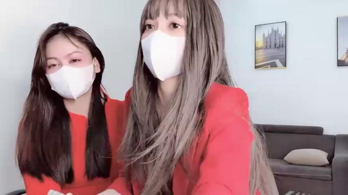 Mono-Stewardesss