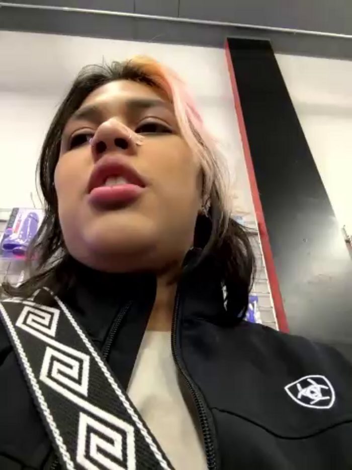 miacanela_xo