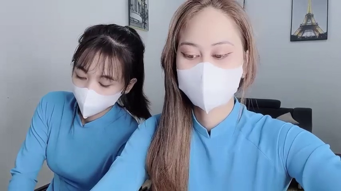Mono-Stewardesss