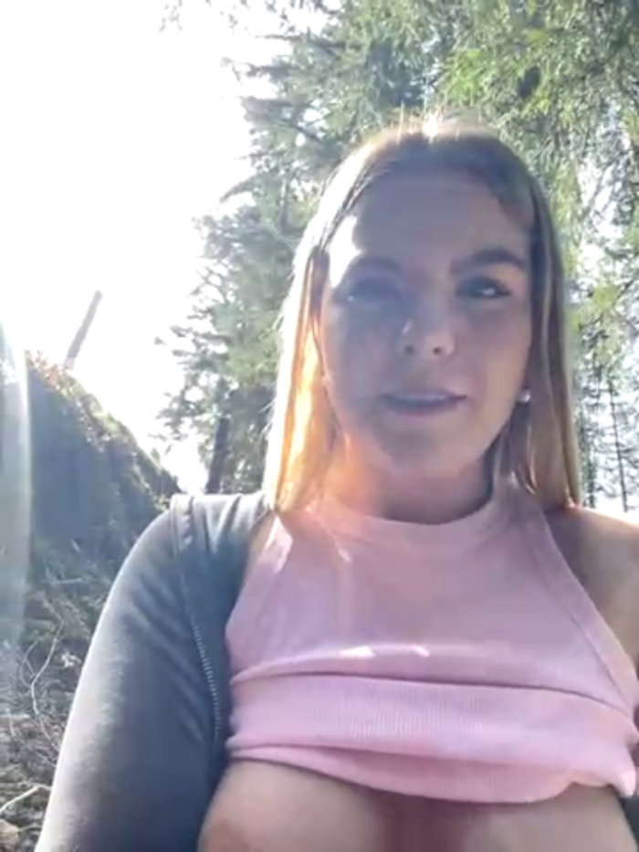 LaraBlond