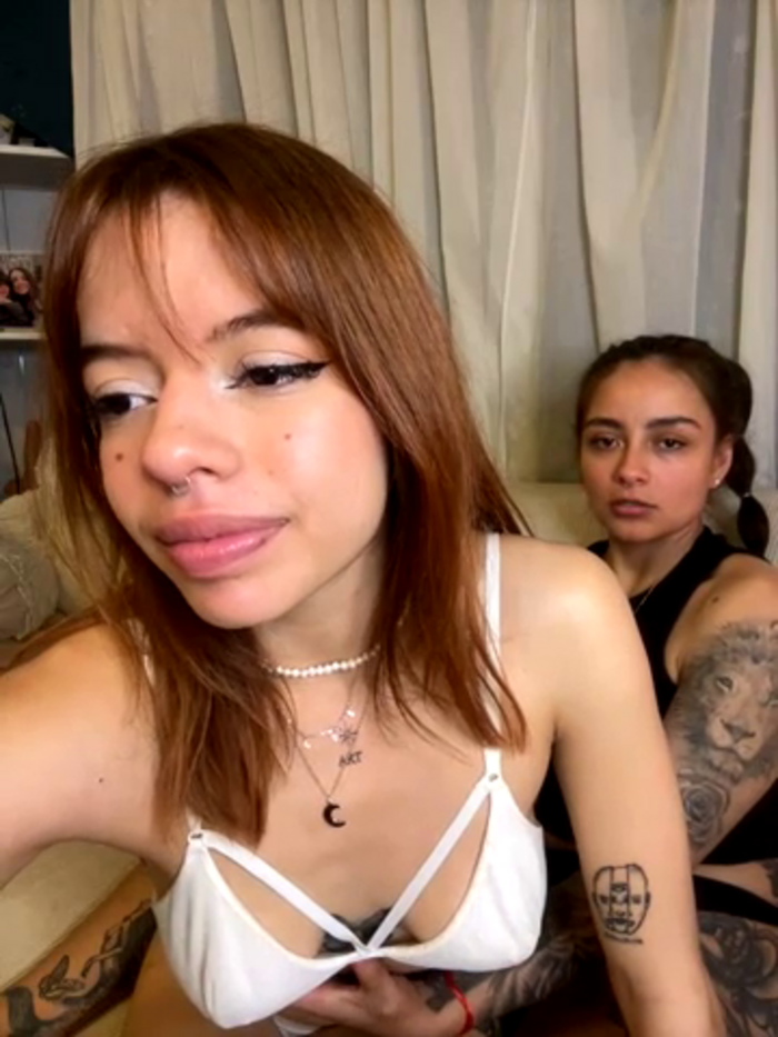 Emma_and_Aly