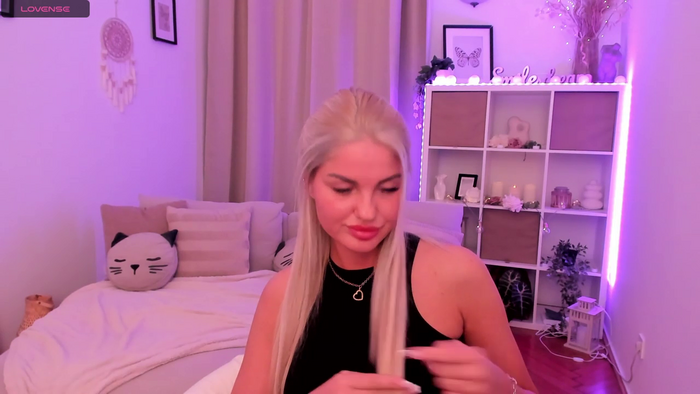 Nia_Blondie_X