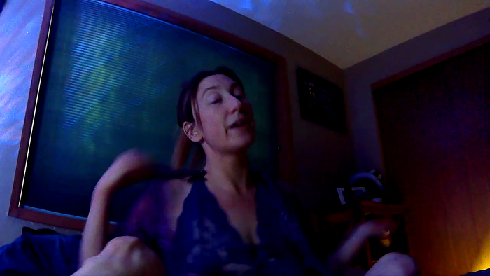 lilyhornyhousewife