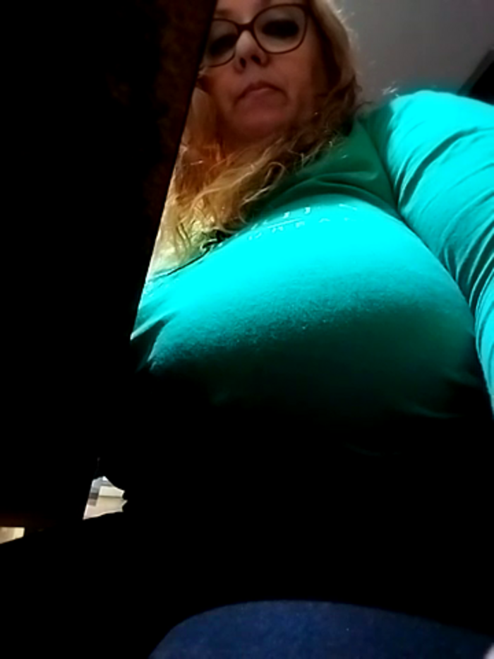 Hotbabysucks1