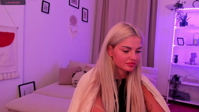 Nia_Blondie_X