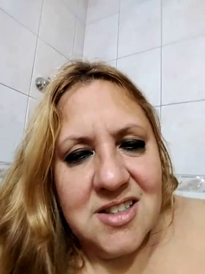 Hotbabysucks1