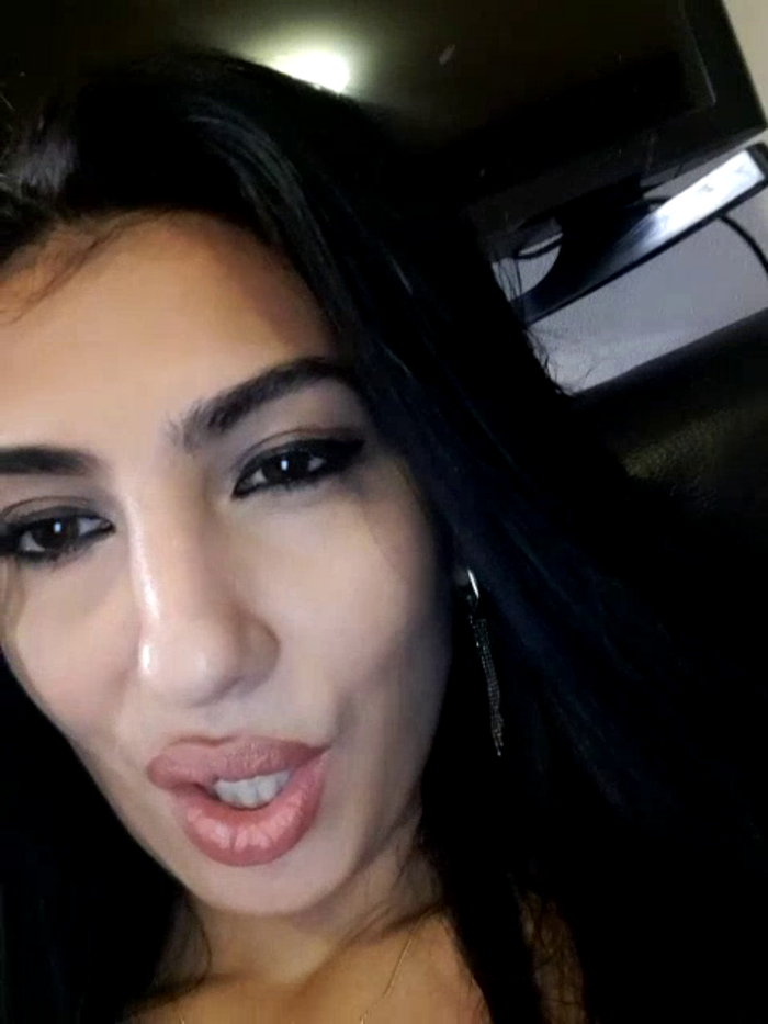 BrunetteBabe69
