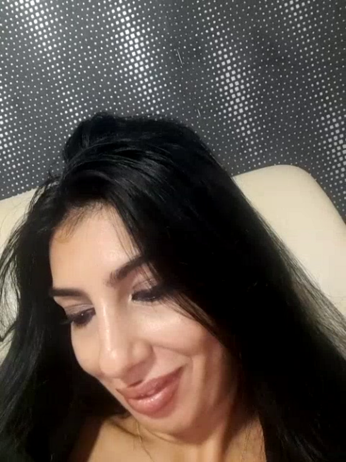 BrunetteBabe69