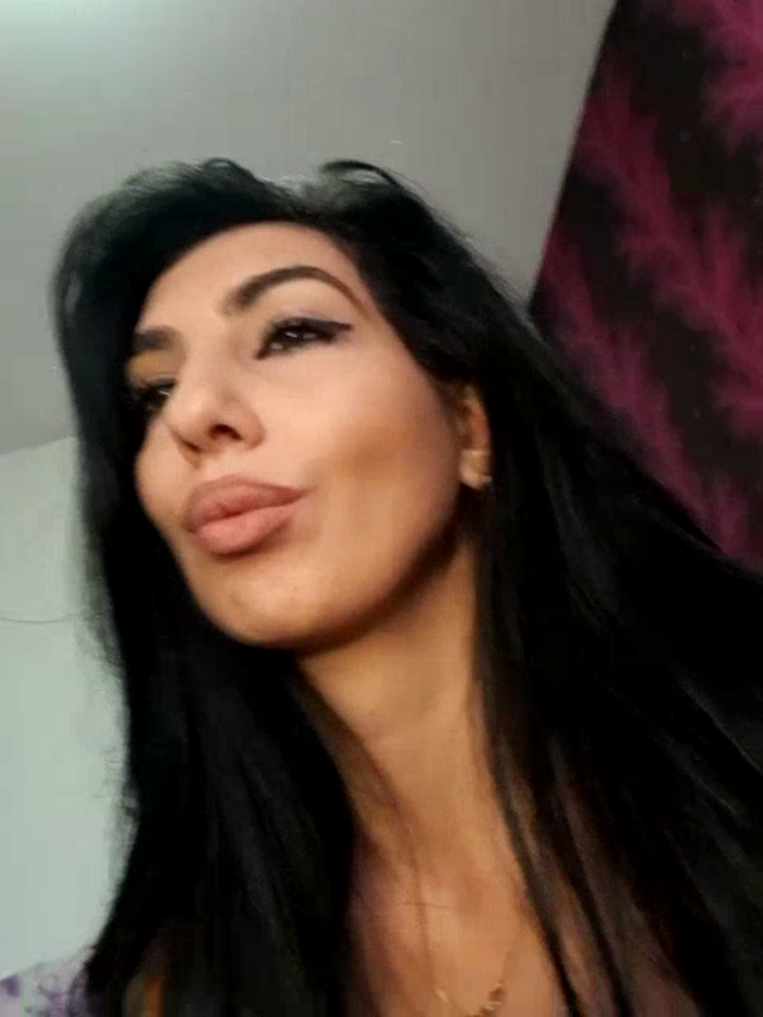 BrunetteBabe69