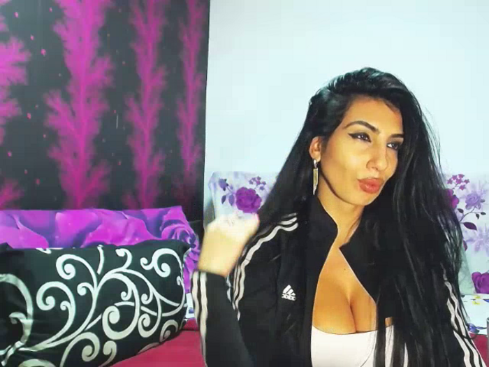 BrunetteBabe69