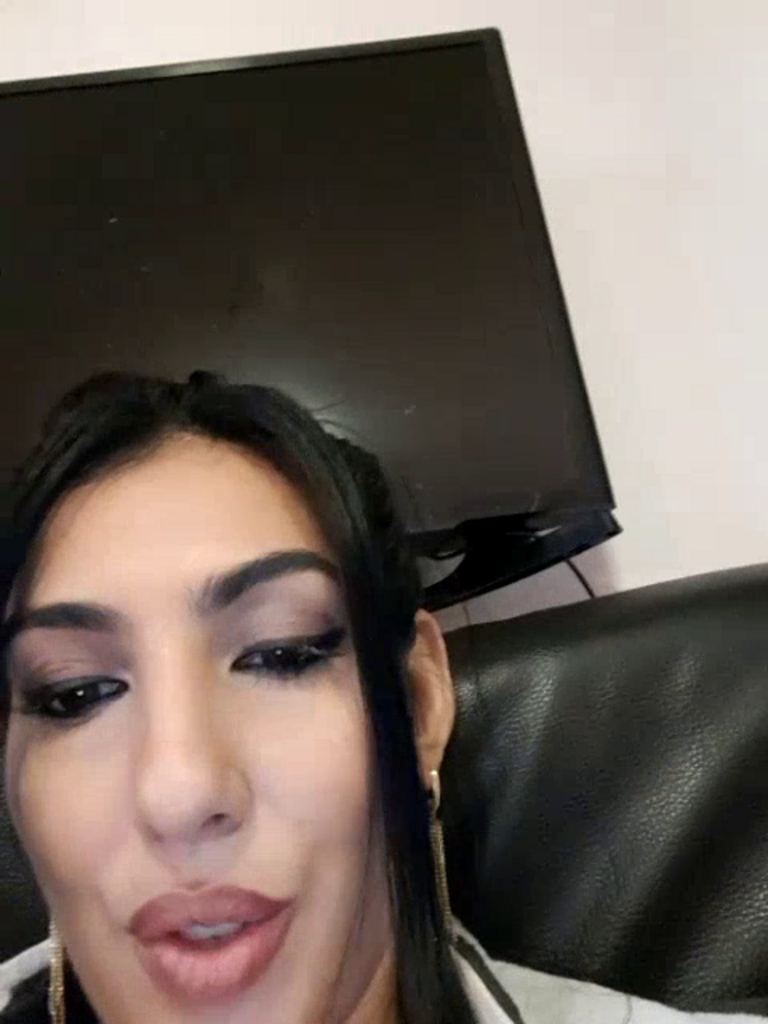 BrunetteBabe69