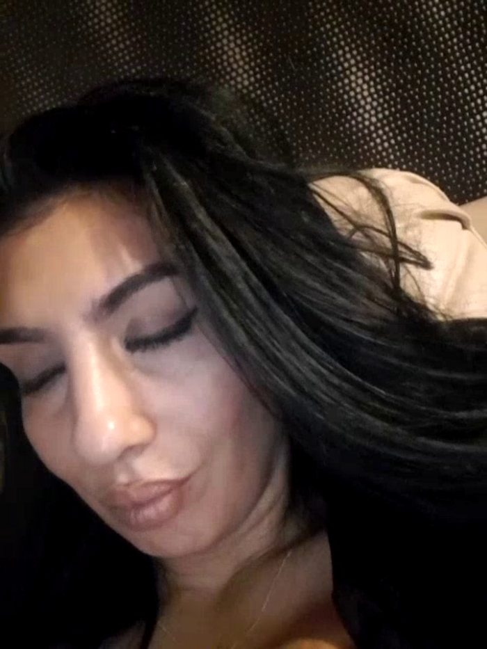 BrunetteBabe69