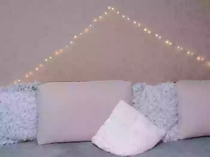 2022/12/12/xlovecam-emelline-14-44-04