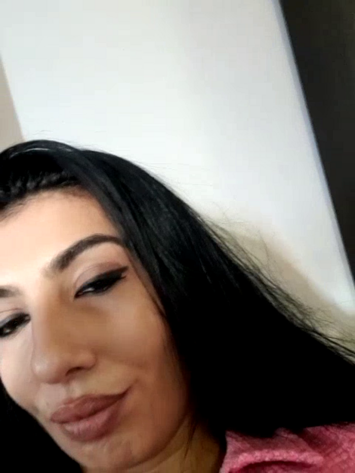 BrunetteBabe69