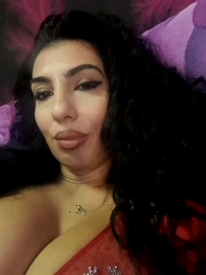 BrunetteBabe69
