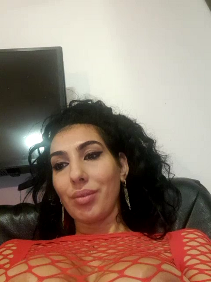 BrunetteBabe69