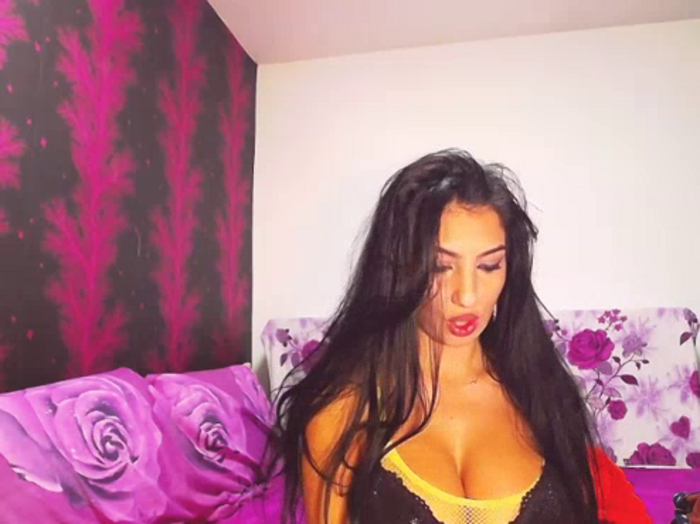BrunetteBabe69