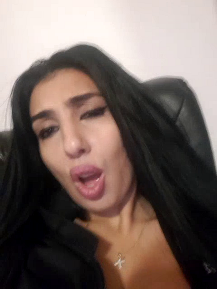 BrunetteBabe69