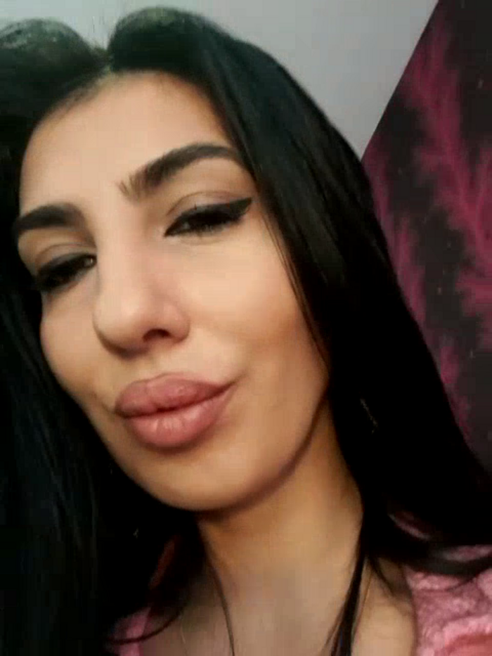 BrunetteBabe69