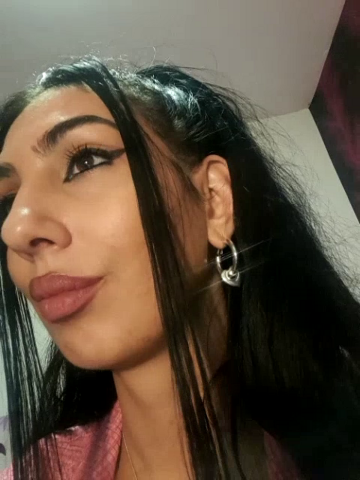 BrunetteBabe69