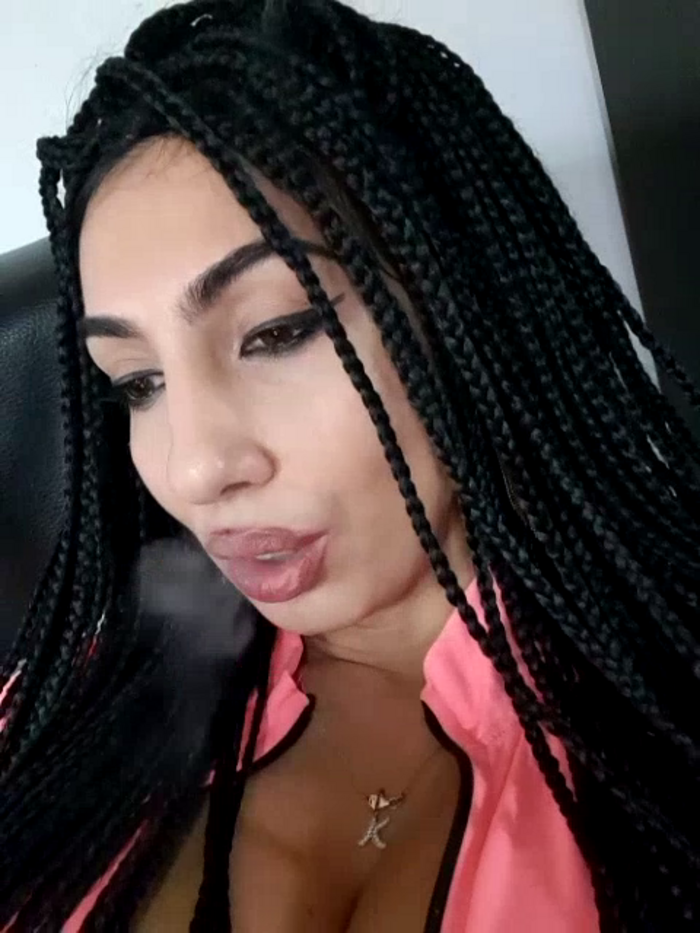 BrunetteBabe69