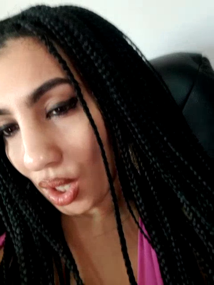 BrunetteBabe69