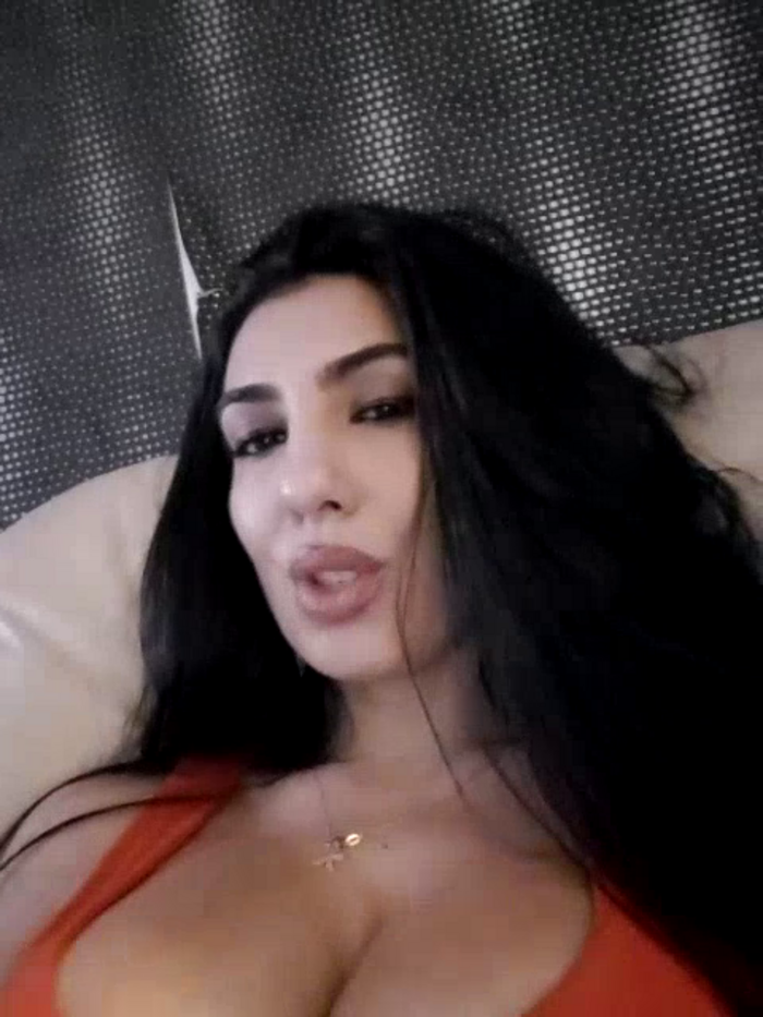 BrunetteBabe69