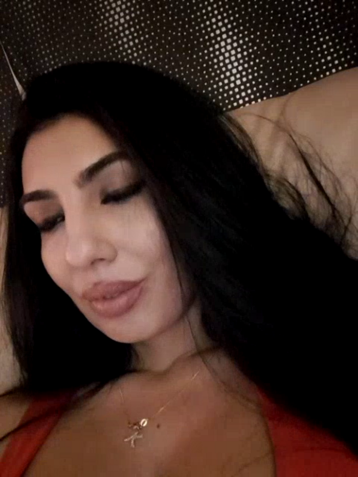 BrunetteBabe69