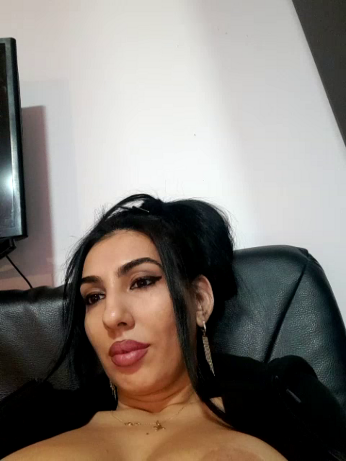 BrunetteBabe69