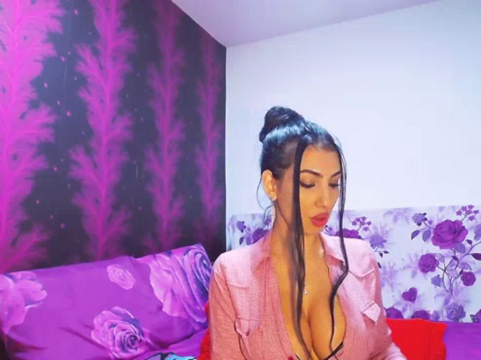 BrunetteBabe69