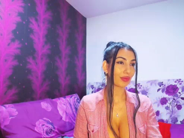 BrunetteBabe69