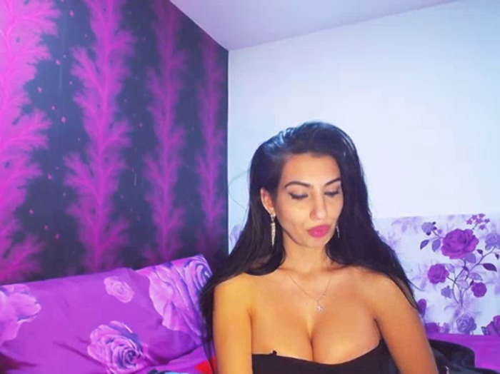 BrunetteBabe69