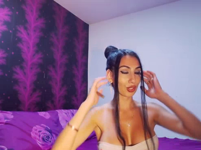 BrunetteBabe69