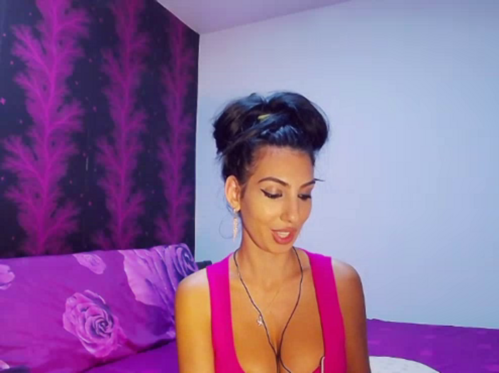 BrunetteBabe69