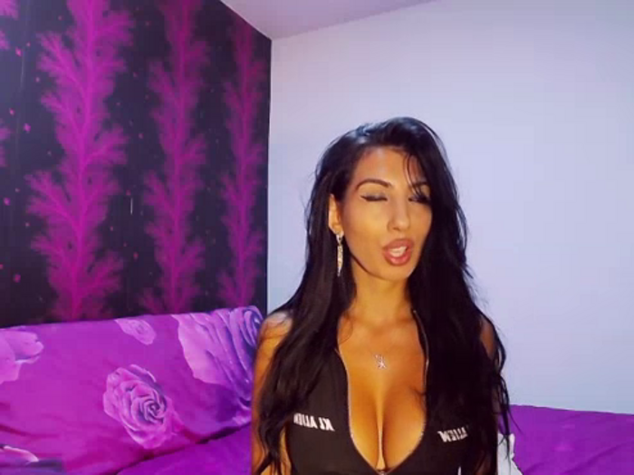 BrunetteBabe69