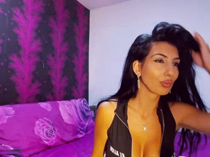 BrunetteBabe69