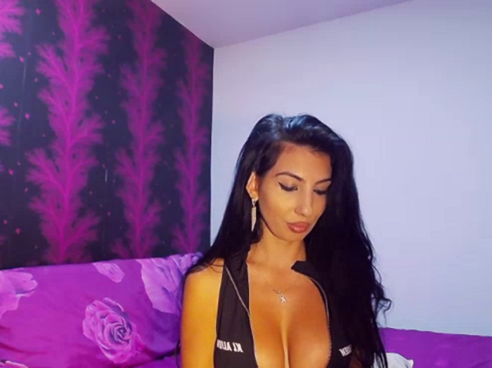 BrunetteBabe69