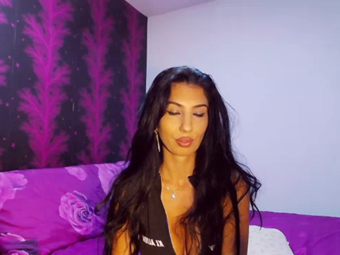 BrunetteBabe69